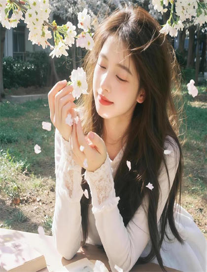 美女被挠脚心视频-前途海量电影免费观看